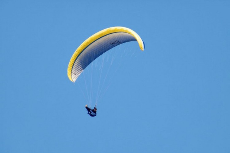 Spasen povrijeđeni paraglajderista na Rtnju