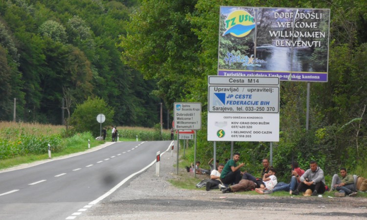 Migranti nakratko blokirali saobraćaj kod entitetske linije