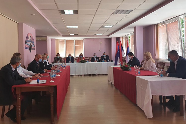 U Šamcu potpisan koalicioni sporazum SNSD-a, US, DEMOSA, SPS-a i DNS-a