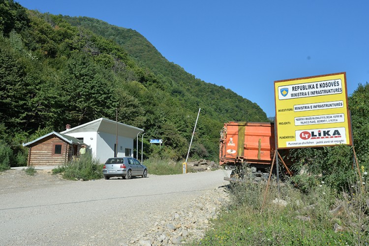 Hoti u Dečanima o nastavku izgradnje puta: Obaveza da poštujemo zakone