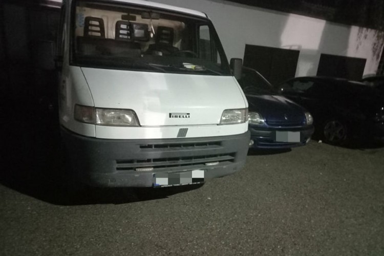 U Tesliću oduzeta još dva vozila: Nije platio 32 kazne, ostao bez kombija