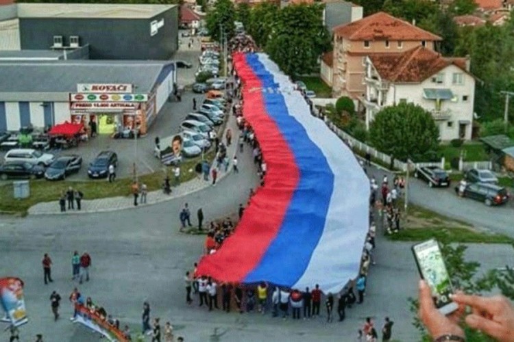 U Beranama trobojka duga 120 metara