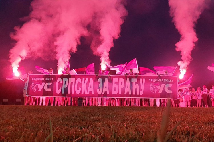 Bakljadom podržali narod u Crnoj Gori