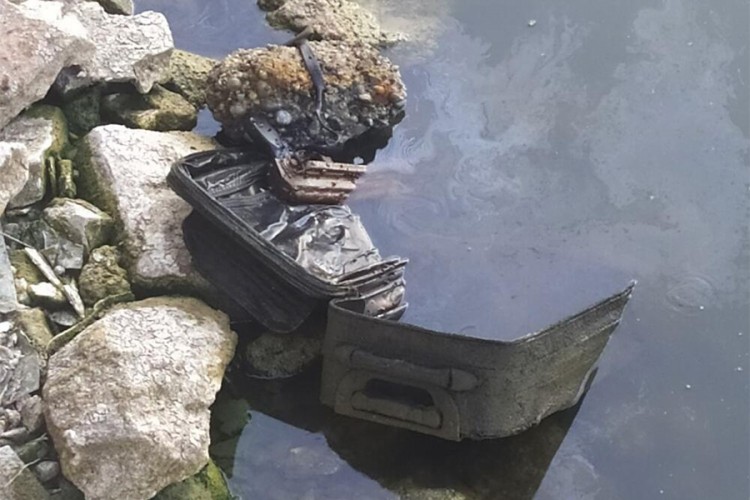 Djeca pronašla kofer pun oružja u Rijeci Crnojevića