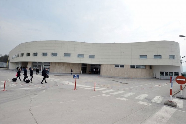 Tuzlanski aerodrom smanjuje plate radnicima za 20 odsto