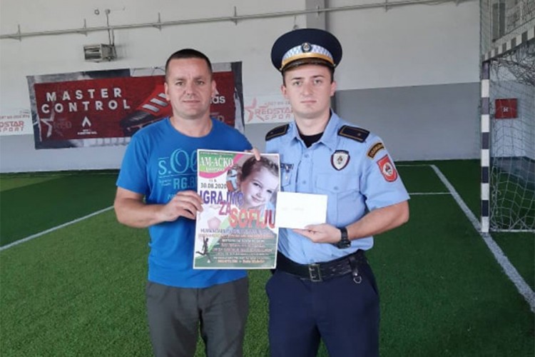 Dobojska policija u humanitarnoj akciji "Igrajmo za Sofiju"