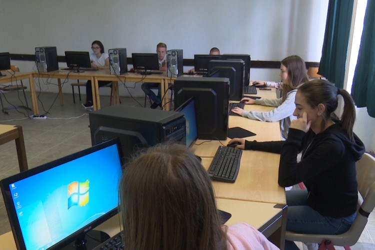 Manjak učenika u Sanskom Mostu, Gimnazija pred gašenjem