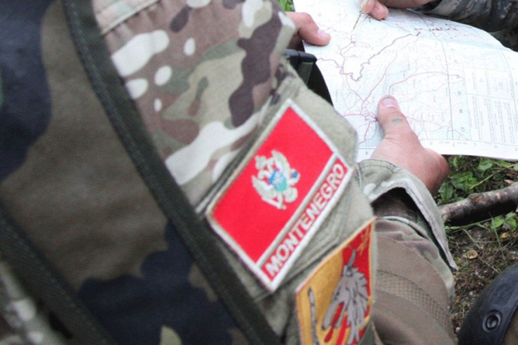 Kapetan i 10 crnogorskih vojnika predali oružje i otišli da glasaju