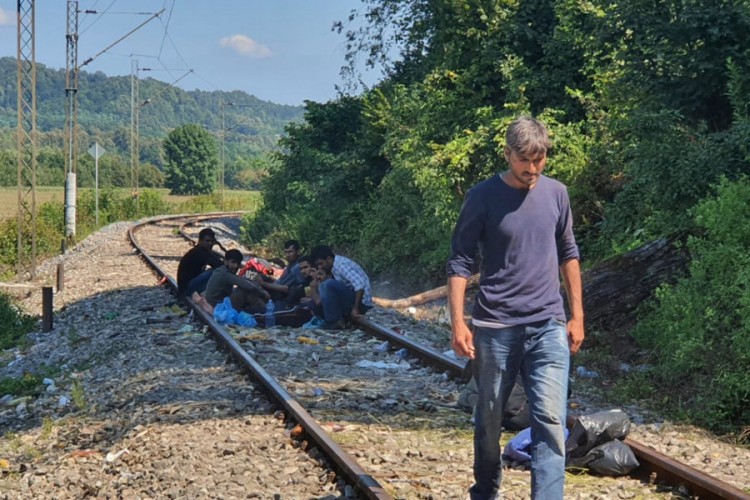 Migranti zapalili zgradu Doma penzionera