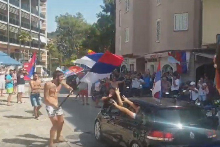 Građani Herceg Novog slave izborni rezultat opozicije
