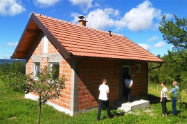 Krov nad glavom za 11 srpskih povratničkih porodica u Kladnju