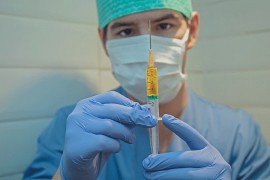 Japan razmišlja da svim stanovnicima ponudi besplatnu vakcinu