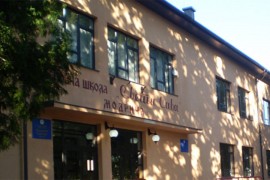 Nastavnik u Modriči odbija nositi masku, udaljen sa nastave