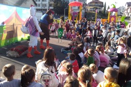 Bijeljinsko pozorištance "Maslačak" oduševilo sokolačke mališane