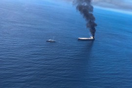 Gori tanker, nadlijeću ga helikopteri