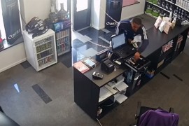 Radnica trčala za lopovom, savladala ga i predala policiji