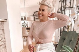 Indira potpuno gola u kadi proslavila 47. rođendan