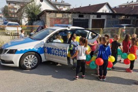 Policijski službenici sa mališanima obilježili Dan bez automobila
