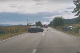 Sudar dva automobila i kombija na putu Doboj-Modriča