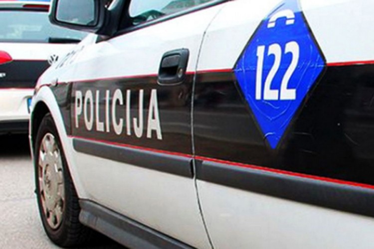 Jedna osoba poginula u teškom sudaru kamiona i auta kod Foče