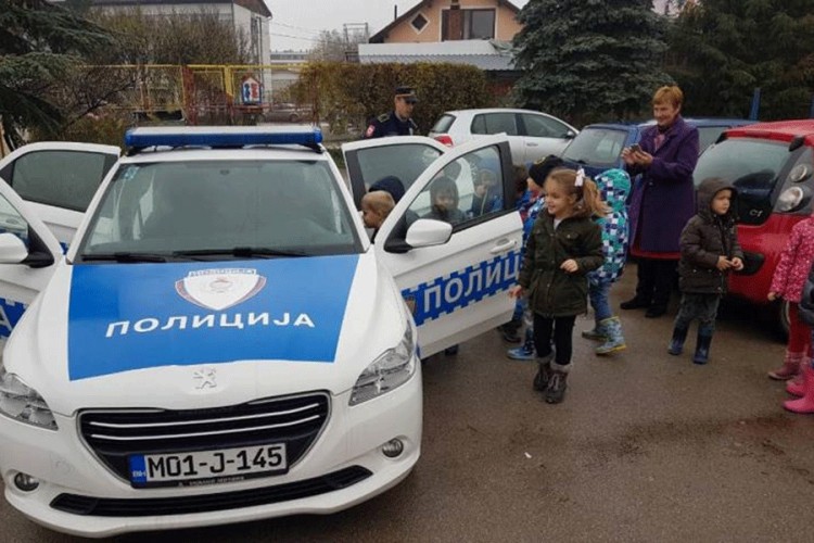 Povećan broj policajaca u blizini škola u Banjaluci