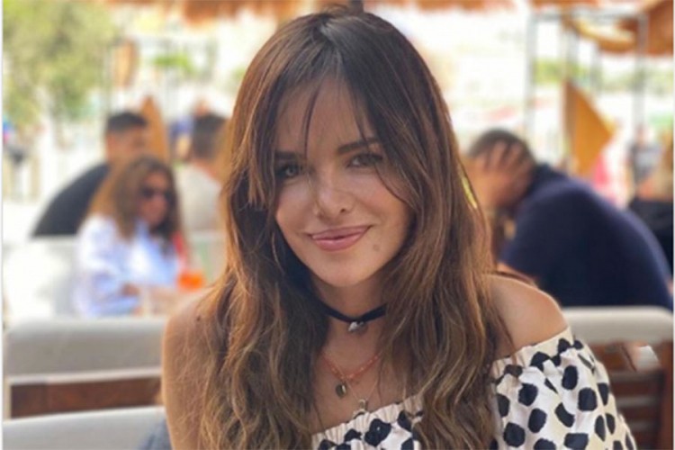 Severina pozirala u romantičnoj haljini i pokazala savršene noge