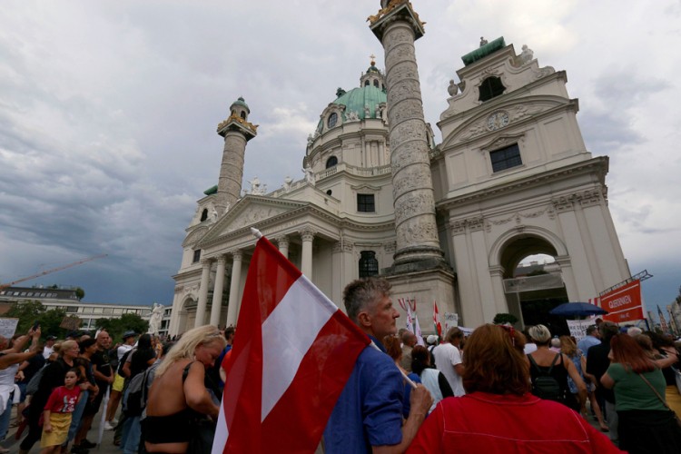 Gradovi se pobunili protiv "korona semafora"