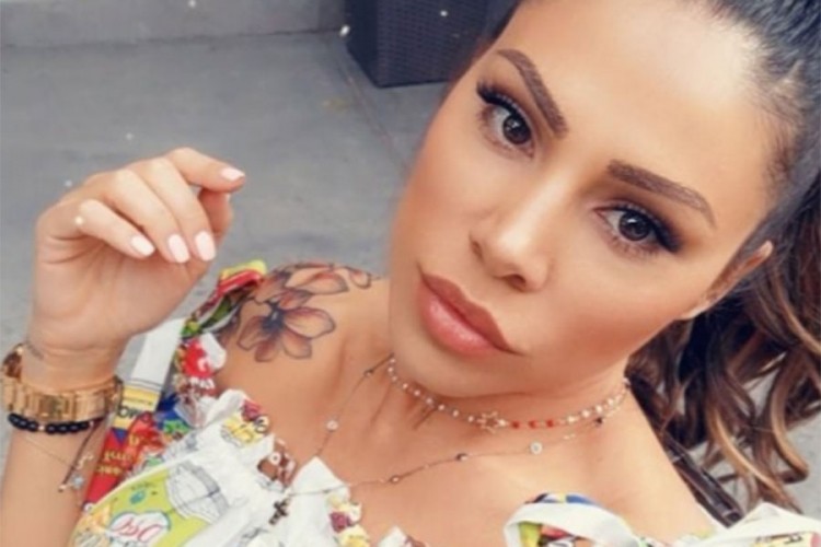 Sandra Afrika pozirala na jahti, kupaći svima zapao za oko