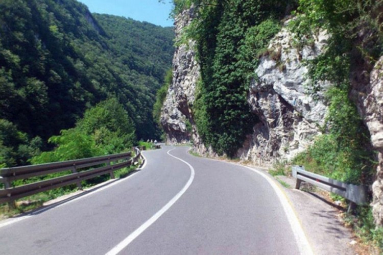 Počela rekonstrukcija puta Karanovac-Crna Rijeka