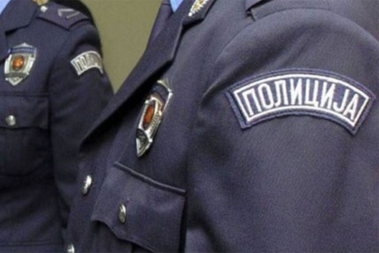 Policajac van dužnosti uhvatio ženu u krađi