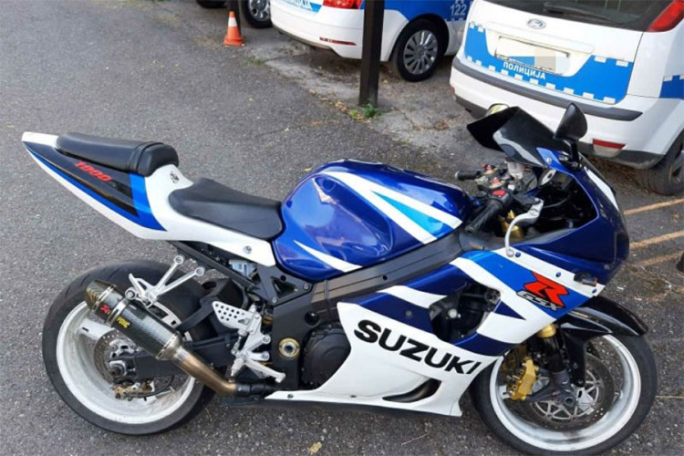Policija u Tesliću oduzela motor: Vozio bez dozvole i registracije