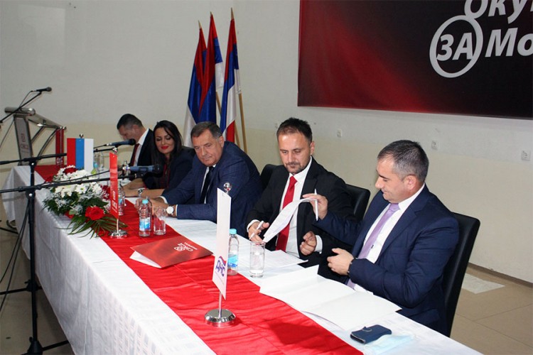 Potpisan koalicioni sporazum SNSD-a, DNS-a i SPS-a u Modriči