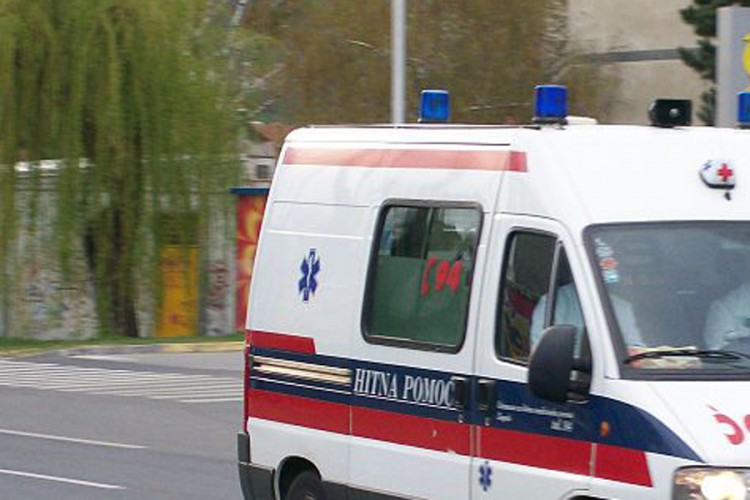 Muškarac ležao na putu, djevojka naišla autom i usmrtila ga