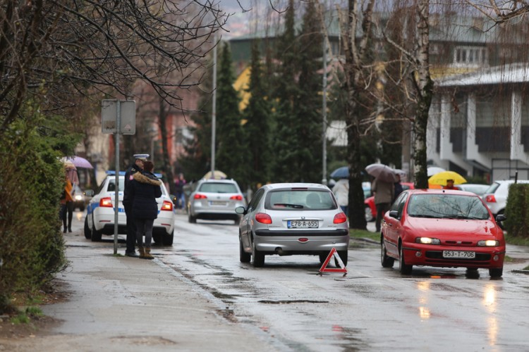 Izlazak policije zbog manje štete platiće vozači