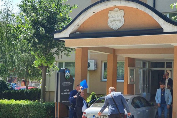 Fikretu Abdiću produžen pritvor za dva mjeseca