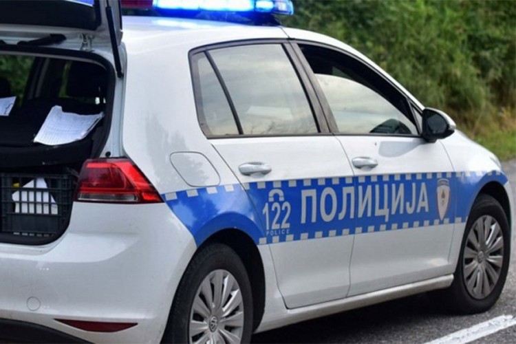 Poginuo u slijetanju automobila s puta u suvo korito kod Rogatice