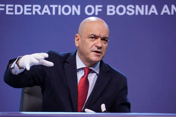 Čerkez: Rano je za produženjeradnog vremena kafića