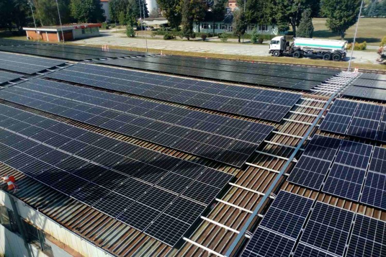 Postavljeni prvi paneli solarne elektrane Rafinerije nafte Brod