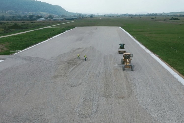 Pista aerodroma u Bihaću pri kraju, uskoro i kontrolni toranj
