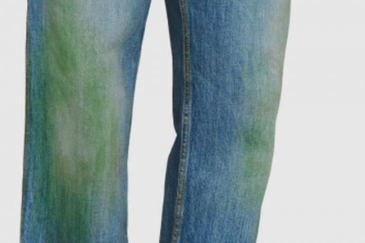 "Gucci" prodaje farmerke s mrljama od trave za 765 dolara