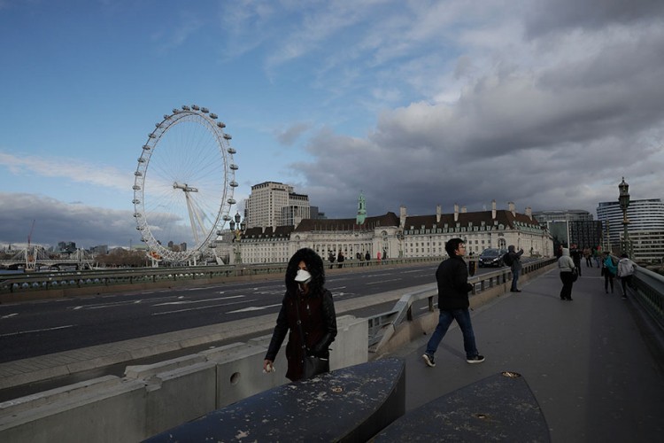 Više od 80 odsto Britanaca ne poštuje pravilo samoizolacije