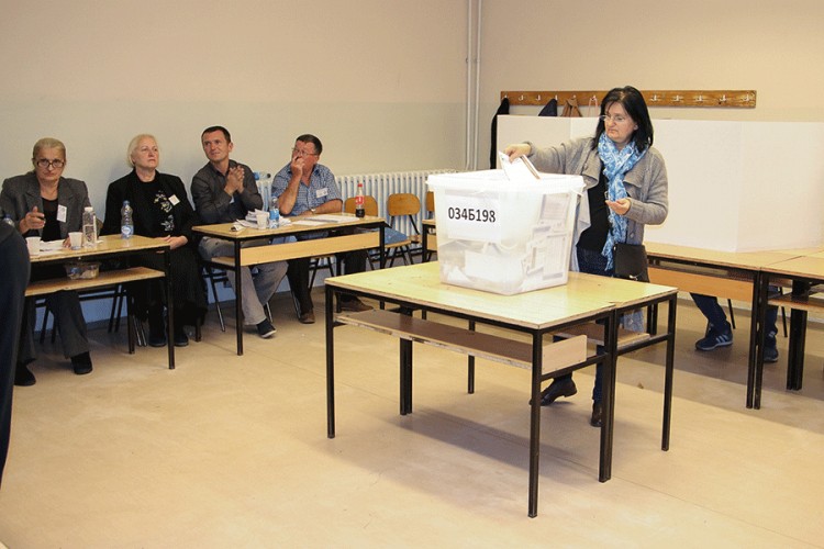 Svim političkim partijama cilj najmanje 10.000 glasova
