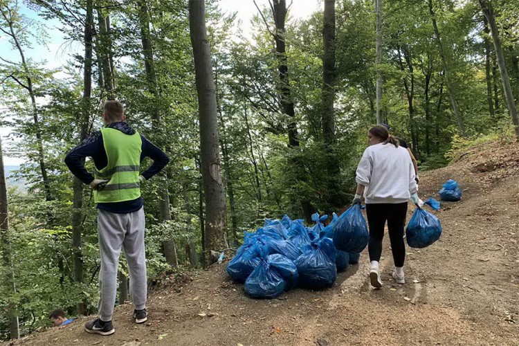 Akcija u Tuzli: Volonteri ne mogu načistiti koliko građani bacaju