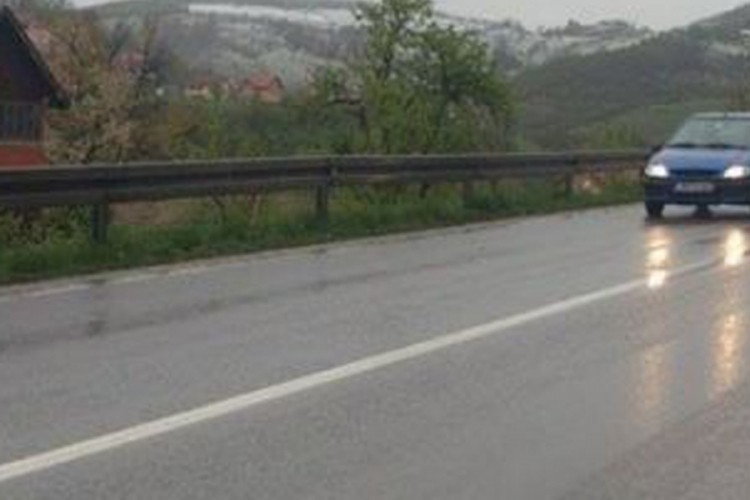 Mjestimično vlažni kolovozi i učestali odroni