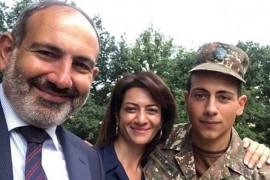 Žena jermenskog premijera ispraća sina u rat: Nema ništa plemenitije