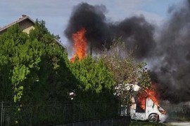 Zapalio se mini-bus, nema povrijeđenih