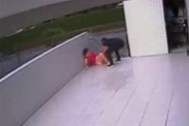 Fudbaler porodio ženu ispred zgrade