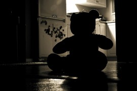 Pedofil pušten ranije iz zatvora, živi vrata do žrtve