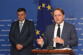 Varhelji: BiH bi mogla dobiti status kandidata do ljeta