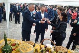 Održana manifestacija "Ozrenska jesen", posjetioce privukli sir i ...